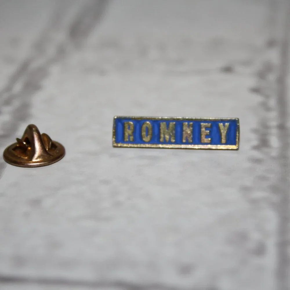 🔵🗳️ Gold + Blue Romney Lapel Pin · 1